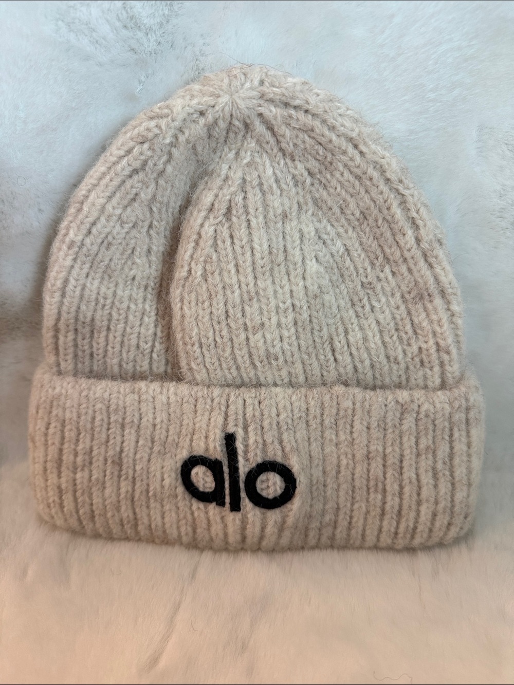 NWOT ALO Yoga Ribbed Fold-Over Beanie in Cream with Black Logo